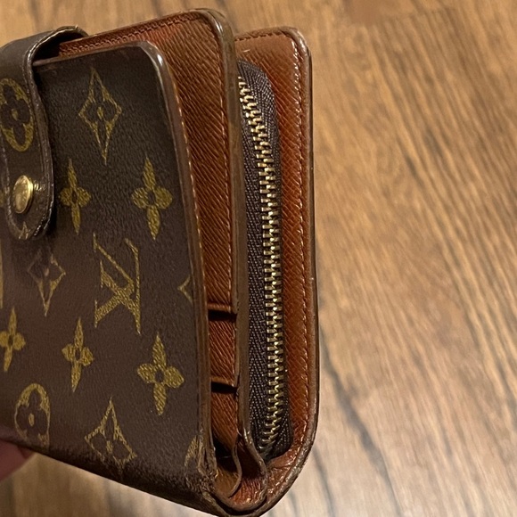 EUC • Louis Vuitton • Porte Papier Zippe Bifold Wallet - Picture 6 of 11